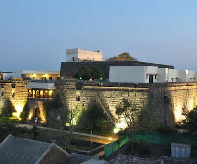 https://imgcld.yatra.com/ytimages/image/upload/t_hotel_yatra_city_desktop/v1432130108/Domestic Hotels/Hotels_Pune/Fort Jadhavgadh (A Gadh Heritage Hotel)/exterior.jpg